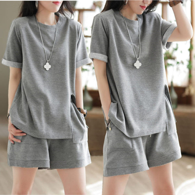 Casual shorts and retro short-sleeved shirts