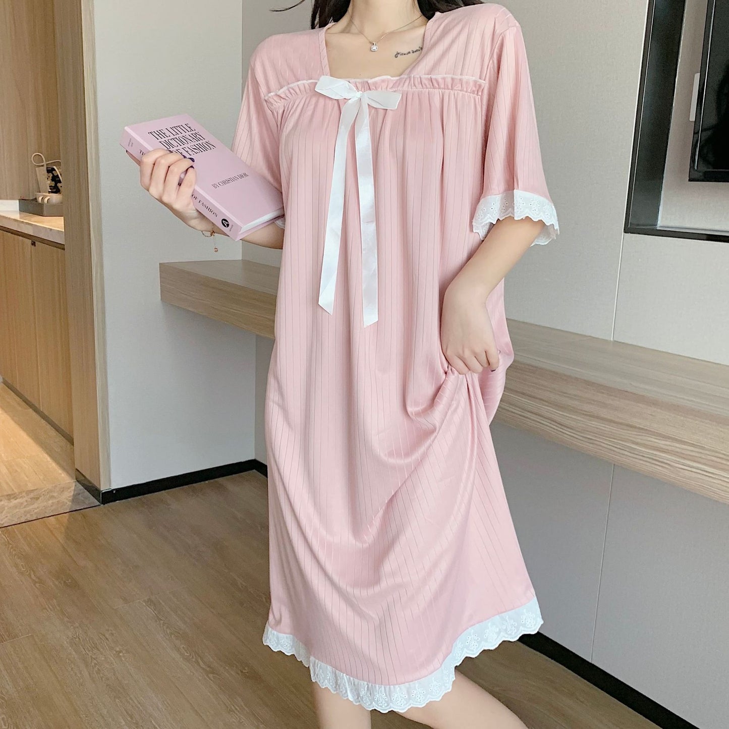 Summer long short-sleeved nightgown