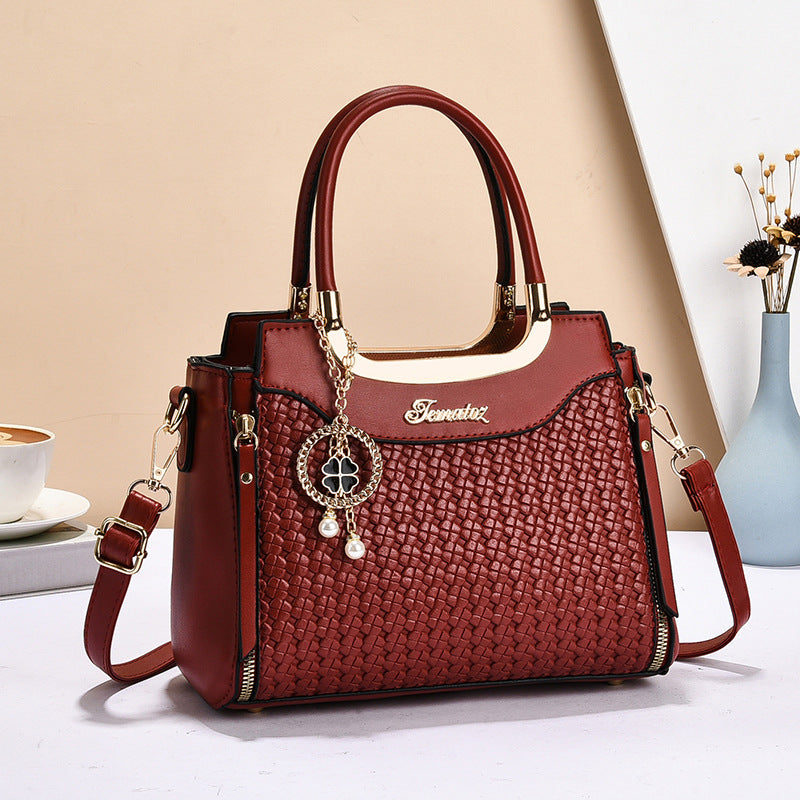 One-shoulder elegant lady's handbag by hand