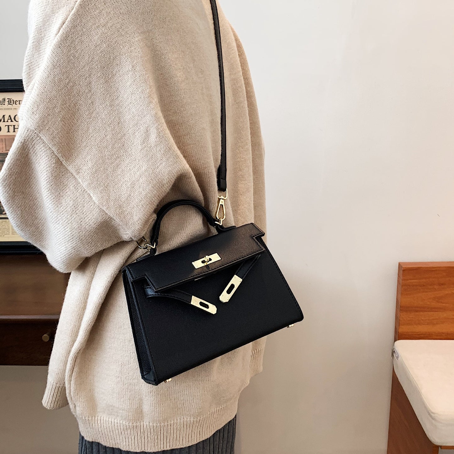 Texture Lock Portable Small Square Bag Women's 2022 New All-match Classic Shoulder Bag PU Fashion Kelly Bag
